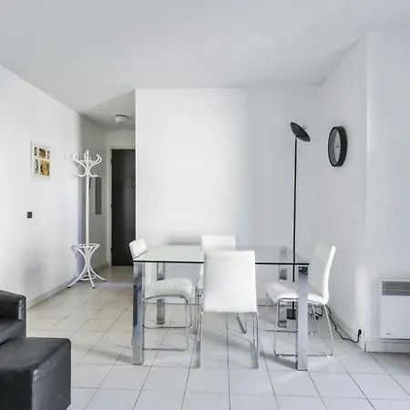 Апартаменты 1br With Balcony Parking And Ac In Close To Cannes - Welkeys