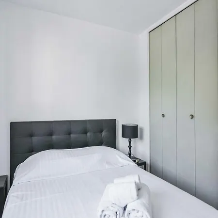 1br With Balcony Parking And Ac In Close To Cannes - Welkeys
