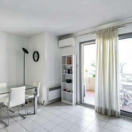 Апартаменты 1br With Balcony Parking And Ac In Close To Cannes - Welkeys *
